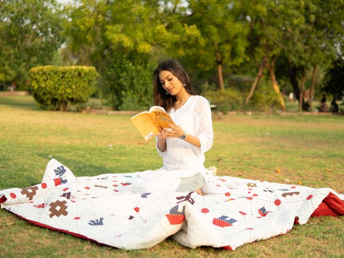 Homeloomers — reading in the park